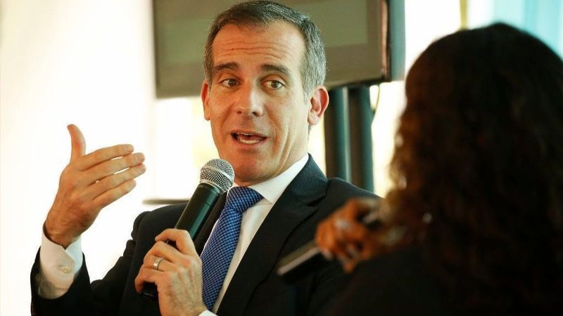 L.A. Mayor Garcetti’s ‘Green New Deal’ Would Phase out Gas-Fueled Cars