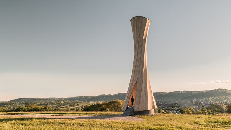 Wood's Natural Ability to Absorb Moisture to Create Curved Structures