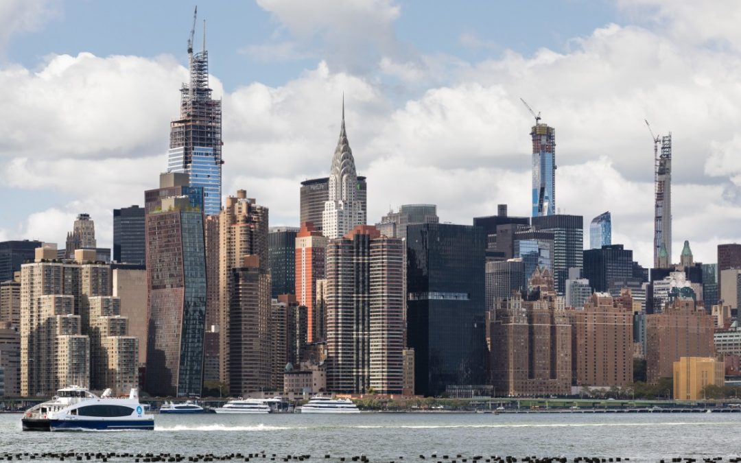 Crystalline Supertall Skyscraper Tops out in Manhattan