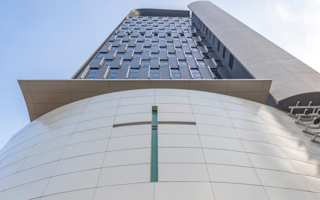 Skyscraper-Like Church Fits Into Awkward City Plot