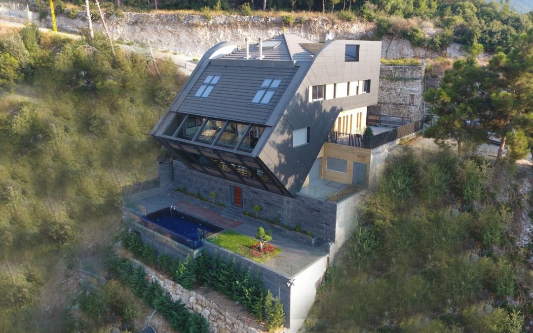 Spectacular Luxury Home is a Real Cliff Hanger