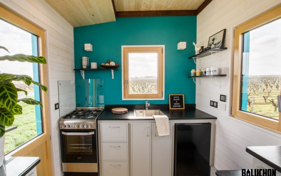 Bold Tiny House Provides Meals on Wheels