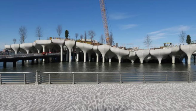 Heatherwick Studio’s Park on Stilts Rises on NYC’s Hudson River