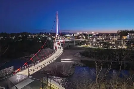 Iconic Pedestrian Bridge Over Scioto River Connects City Life Of Dublin Ohaio