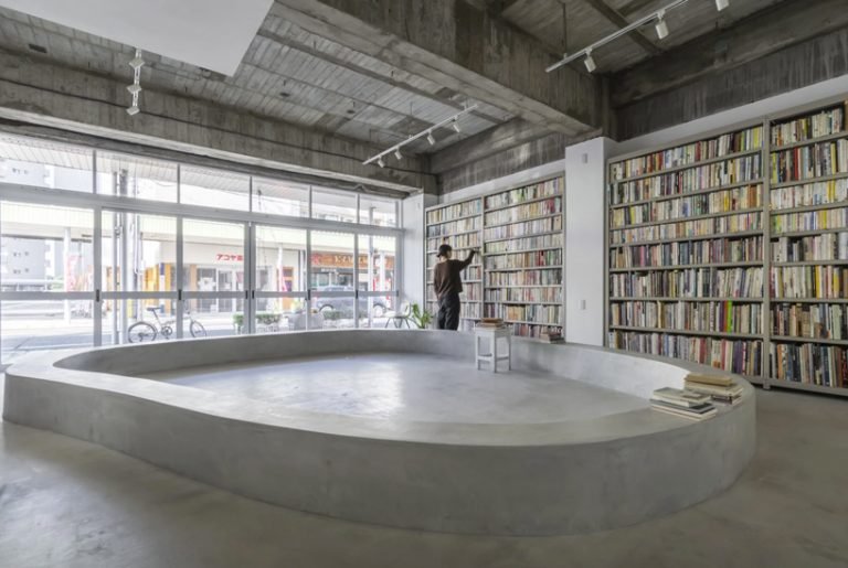 Concrete House with a Small Open Library in japan