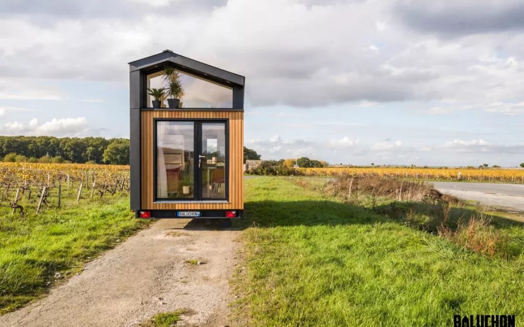 Ala Köl Tiny House : Compact Tiny House for Two Puts the Focus on the View