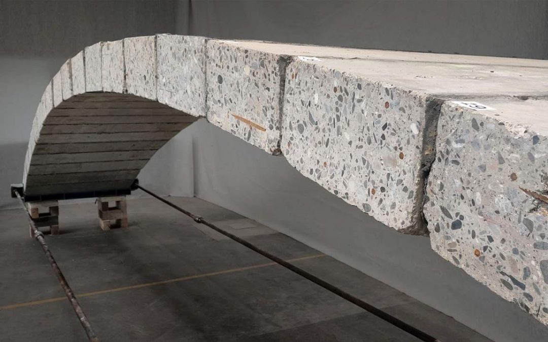 Concrete footbridge built with concrete from a renovated building