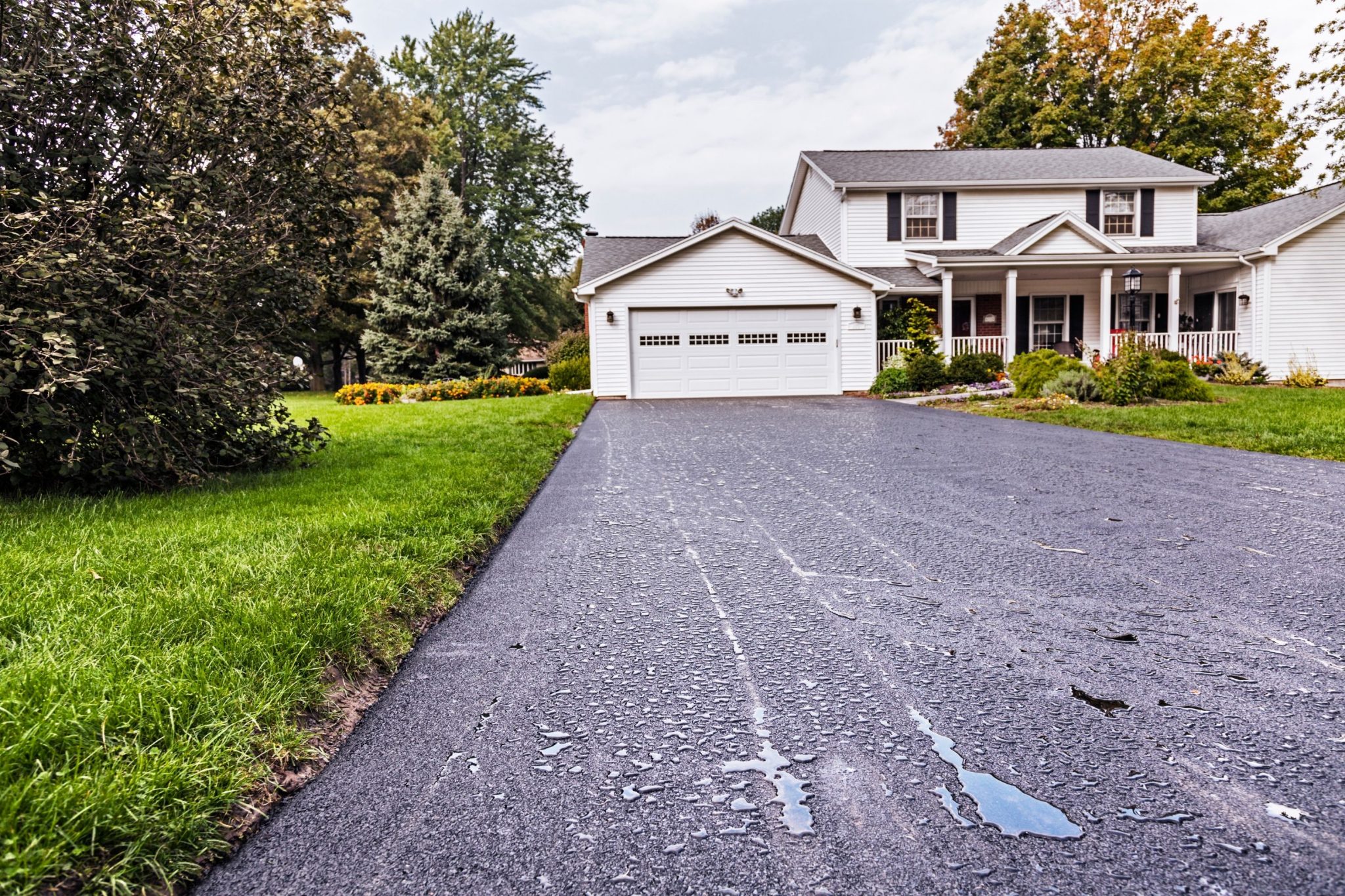 How long can asphalt driveway last at all?