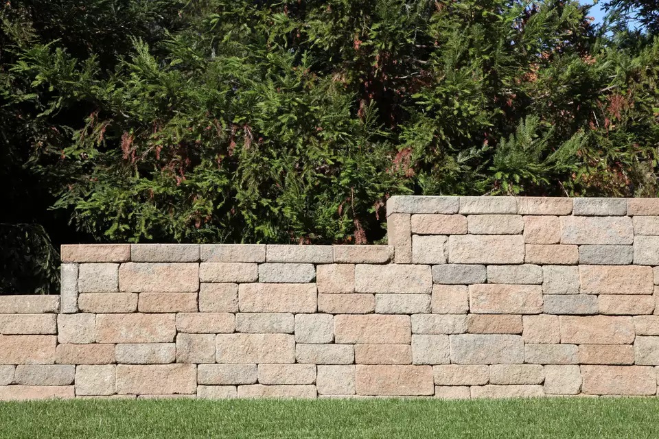 How to Build a Retaining Wall With Blocks