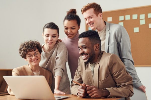 Leading Happy Teams Through Crisis: 5 Ways To Keep Your Team Happy And Motivated In A Recession
