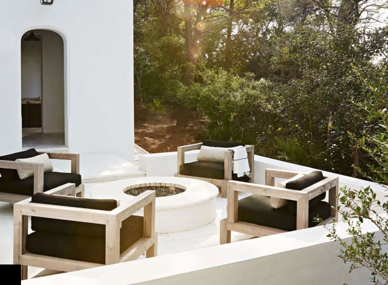 How to Choose Between a Deck or a Patio