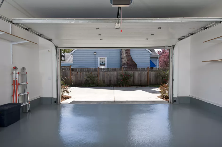 How to Apply an Epoxy Coating to a Garage Floor