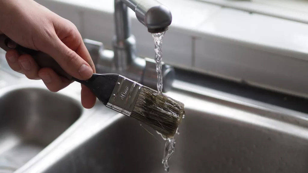 How to Clean Paint Brushes and Keep Them in Good Condition