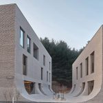Concrete Bricks Flow into U-shaped Courtyard in Korea