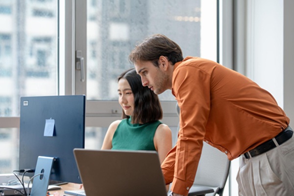 A business leader overwhelmed with decisions while a team waits, illustrating a leadership bottleneck in a modern workplace.